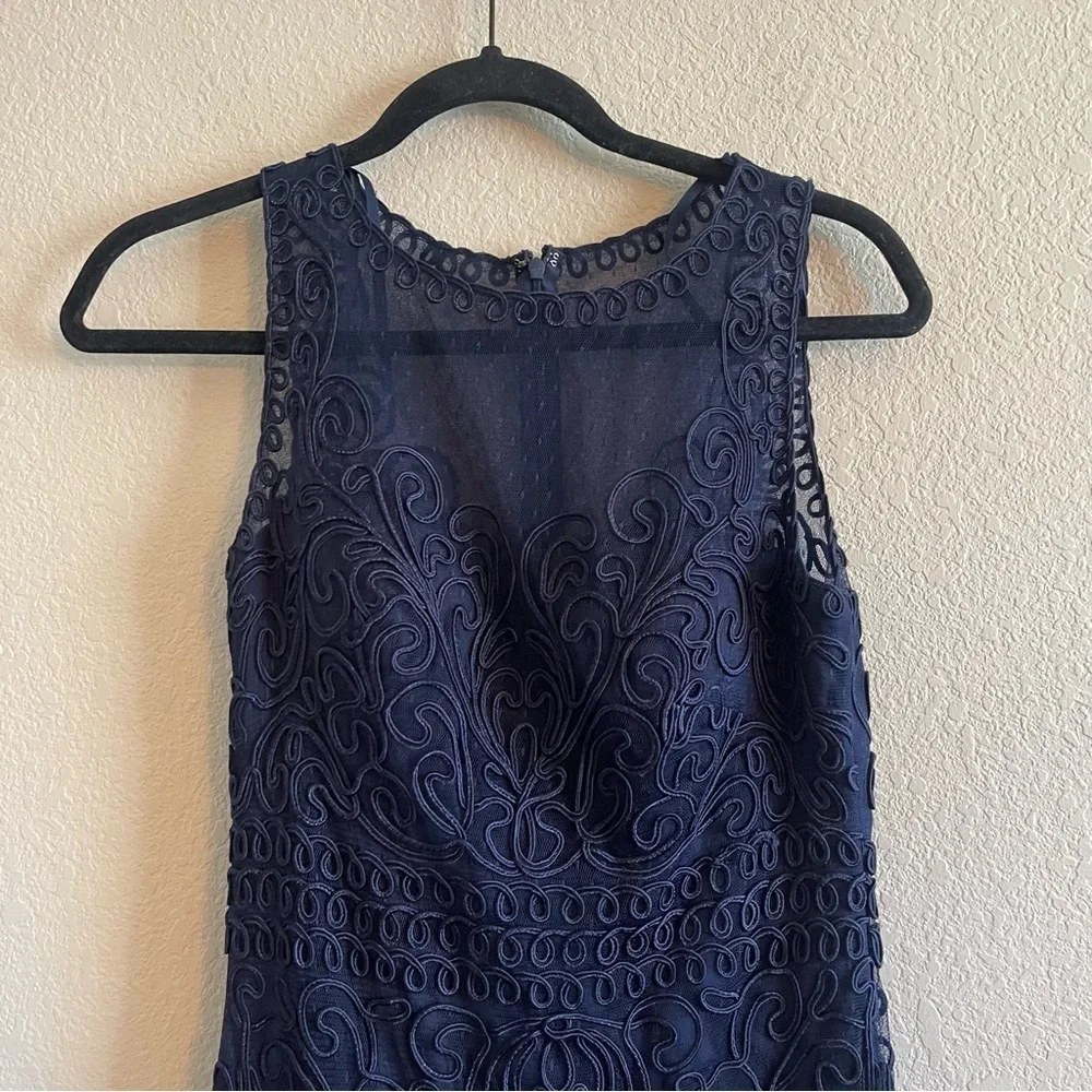 CACHET Appliqued Filigree Tulle Mermaid Gown Navy Maxi Formal Black Tie Size 4 - Picture 5 of 9